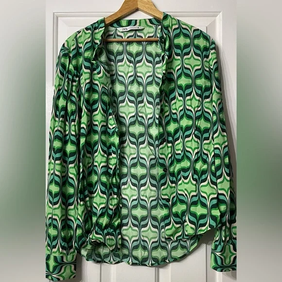 Zara | green pattered button up - Picture 1 of 4